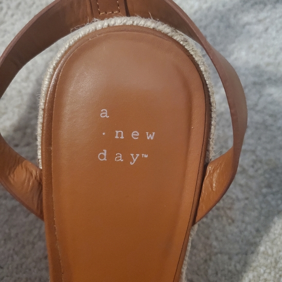 Wedges🍒 - Picture 8 of 10